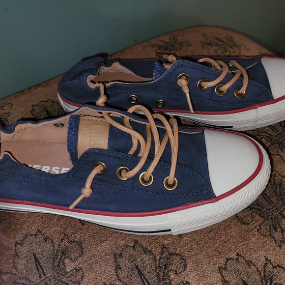 Chuck Taylor - Picture 4 of 5